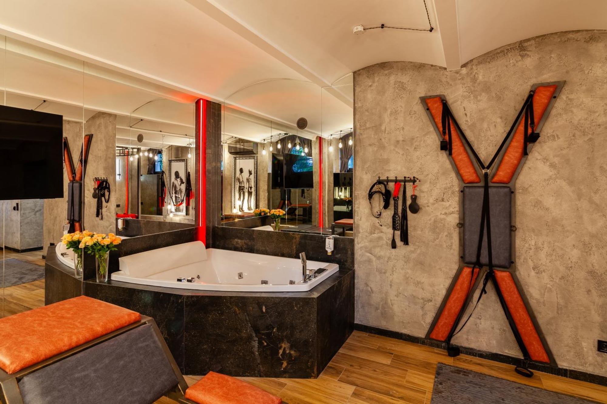Royal Hot Jucuzzi Apartment Lviv Luaran gambar