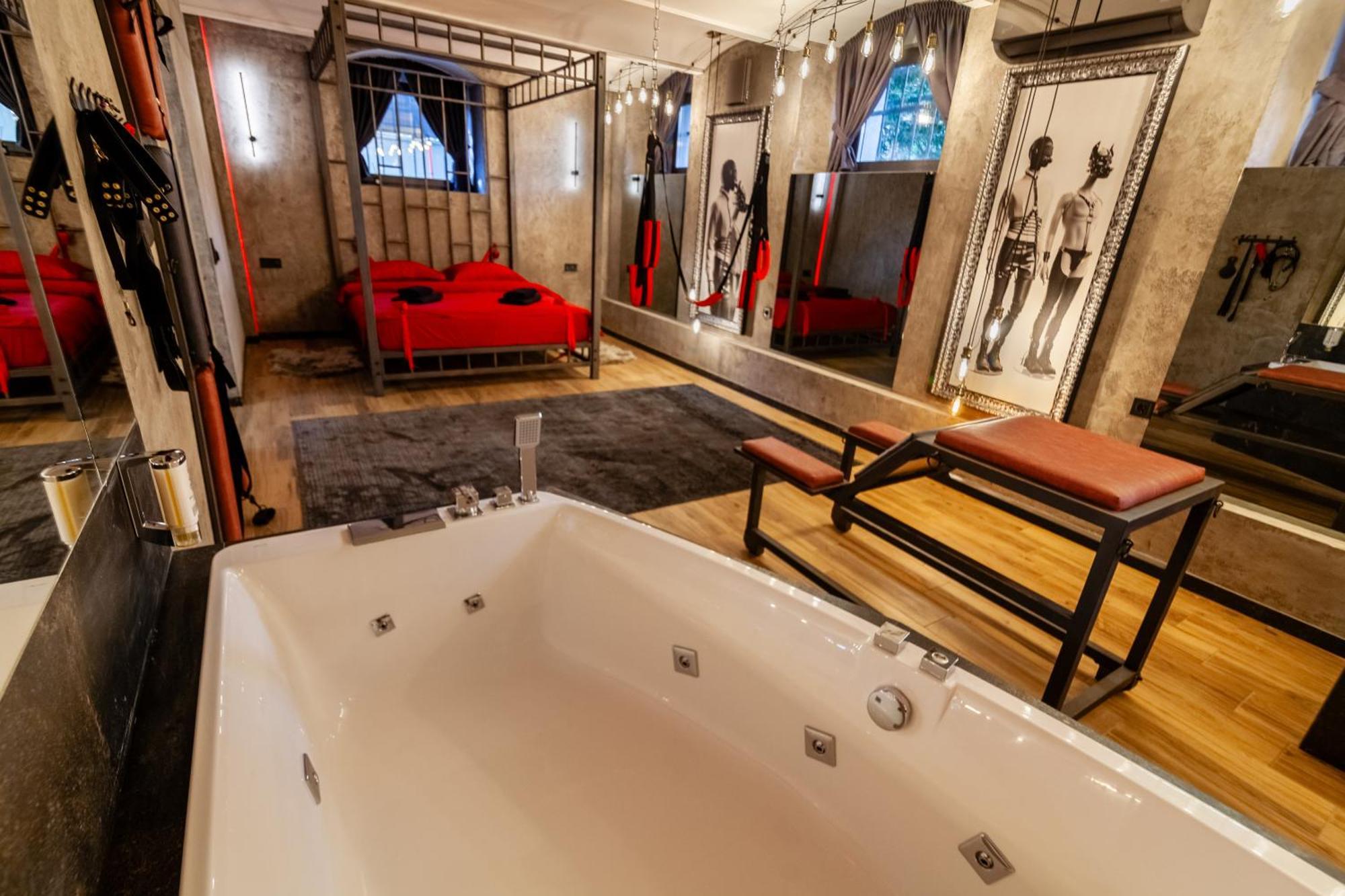 Royal Hot Jucuzzi Apartment Lviv Luaran gambar