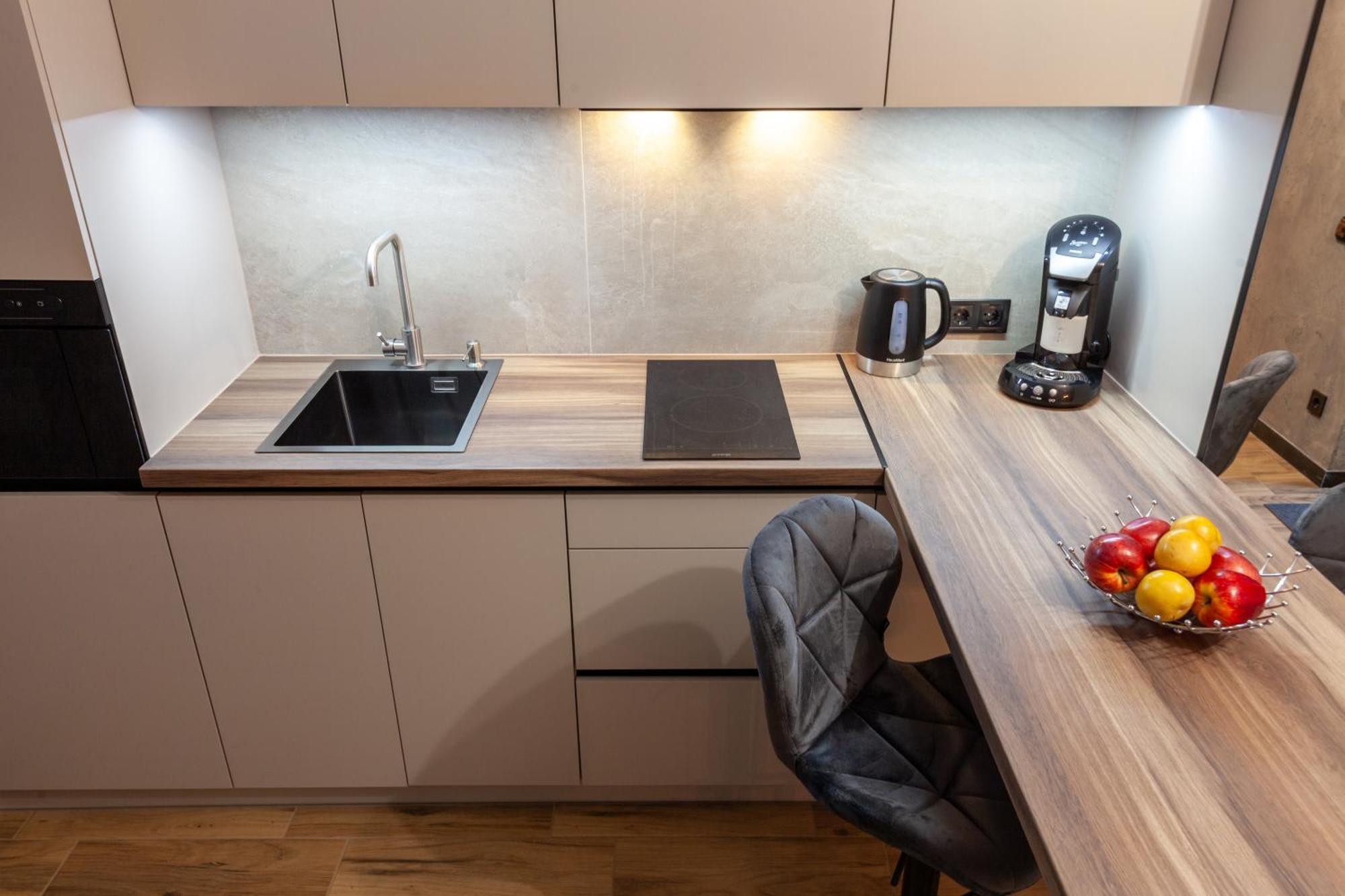 Royal Hot Jucuzzi Apartment Lviv Luaran gambar