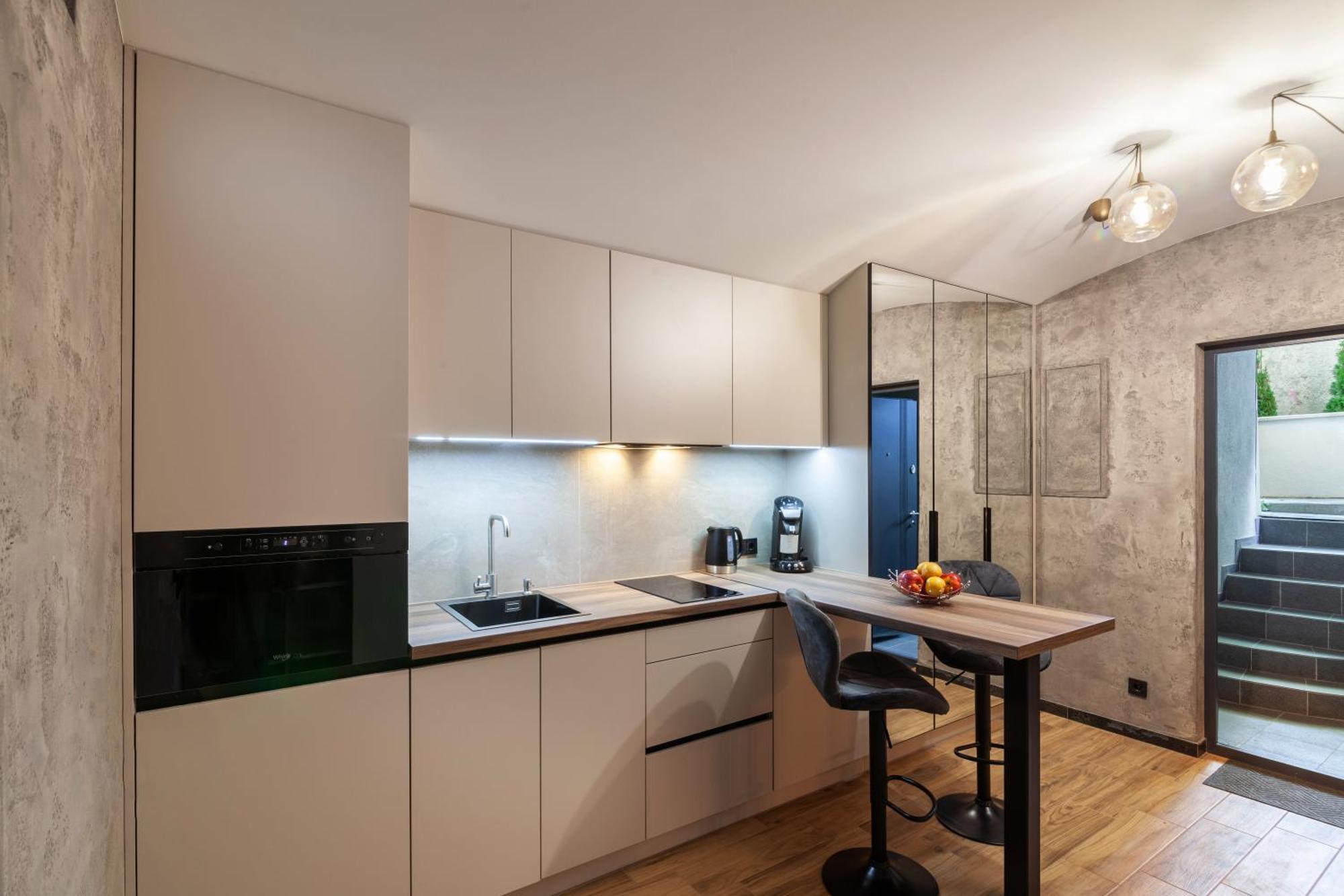 Royal Hot Jucuzzi Apartment Lviv Luaran gambar