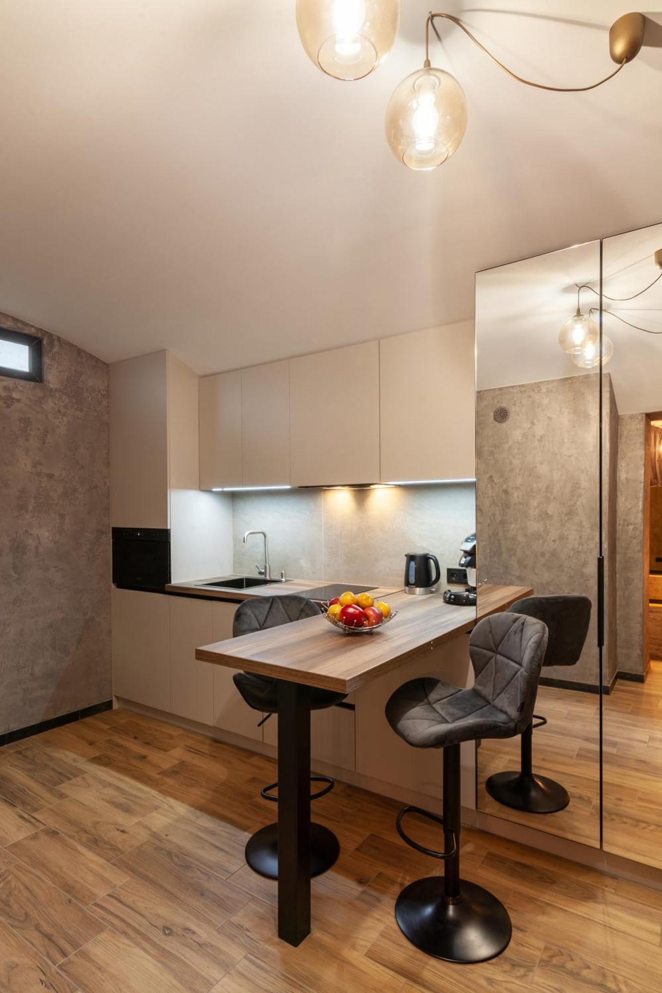 Royal Hot Jucuzzi Apartment Lviv Luaran gambar