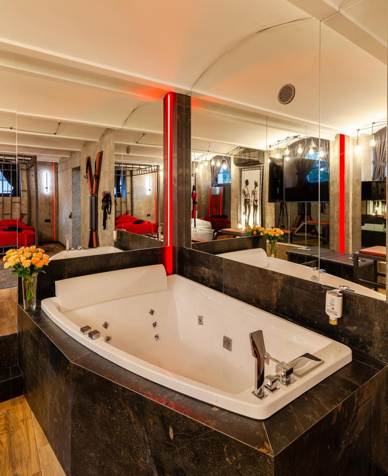 Royal Hot Jucuzzi Apartment Lviv Luaran gambar